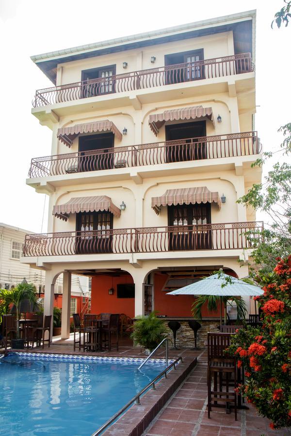 Windjammer International Cuisine & Comfort Inn Georgetown Luaran gambar