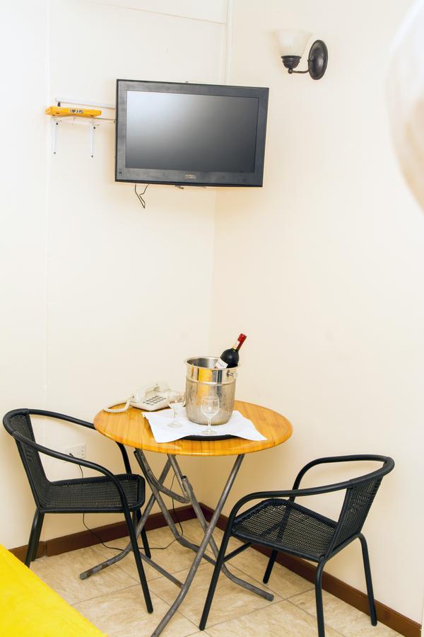 Windjammer International Cuisine & Comfort Inn Georgetown Bilik gambar